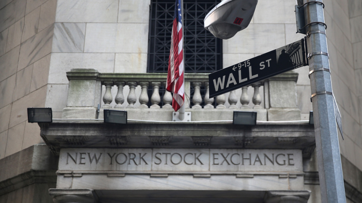 Wall Street: Πτώση για τον Dow Jones, άνοδο για τον Nasdaq