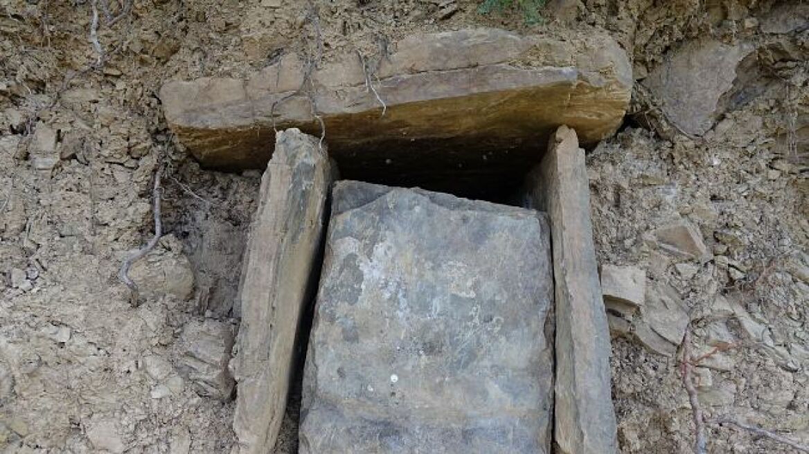 Νεαροί ανακάλυψαν ασύλητο βυζαντινό τάφο στο Ζαγόρι - Δείτε φωτογραφίες