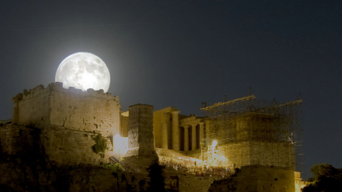 Ο Αύγουστος και το φεγγάρι του στην ελληνική μουσική
