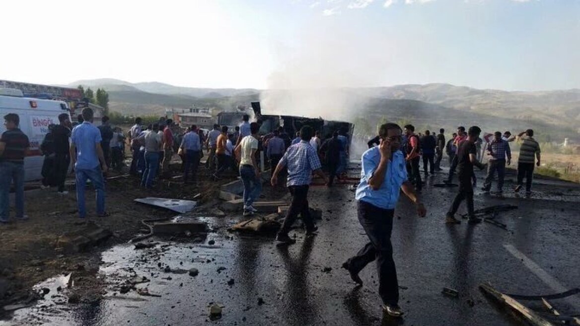 Βίντεο: Πέντε νεκροί αστυνομικοί σε επίθεση στην ανατολική Τουρκία