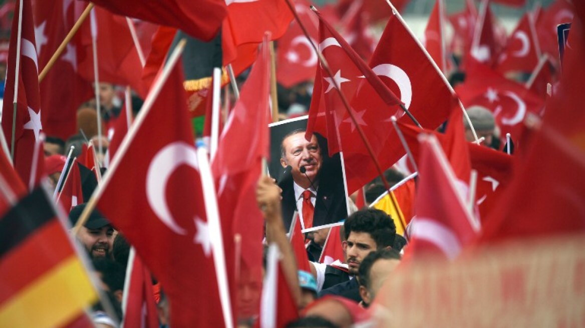 Η Τουρκία καλεί για εξηγήσεις τον Γερμανό πρέσβη για το μπλόκο στο μήνυμα Ερντογάν