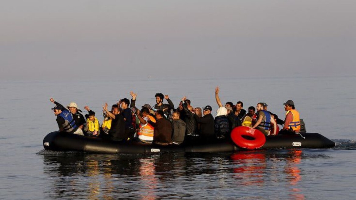 Βάρκα με 34 πρόσφυγες και μετανάστες εντοπίστηκε στη βόρεια Λέσβο