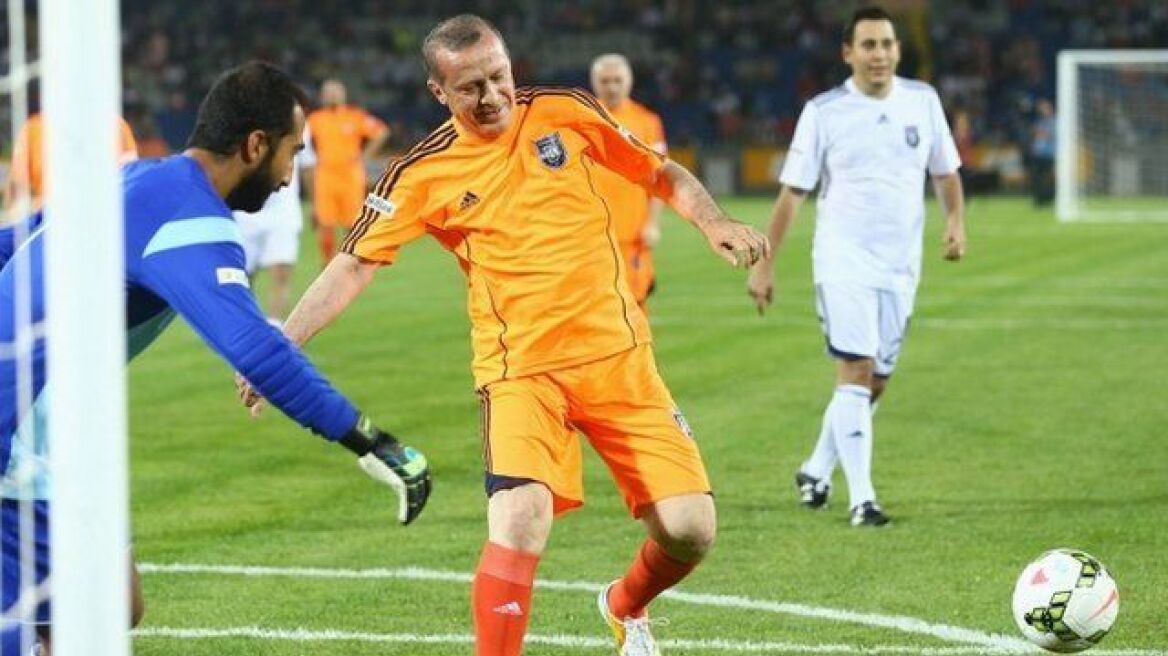 Πραξικοπηματίες «βλέπει» και στο ποδόσφαιρο ο Ερντογάν: Απέλυσε 94 διαιτητές 