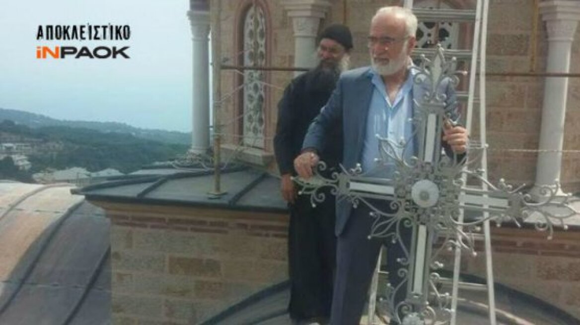 Φωτογραφίες: Στο Άγιον Όρος ο Ιβάν Σαββίδης-Τοποθετεί σταυρό σε εκκλησία