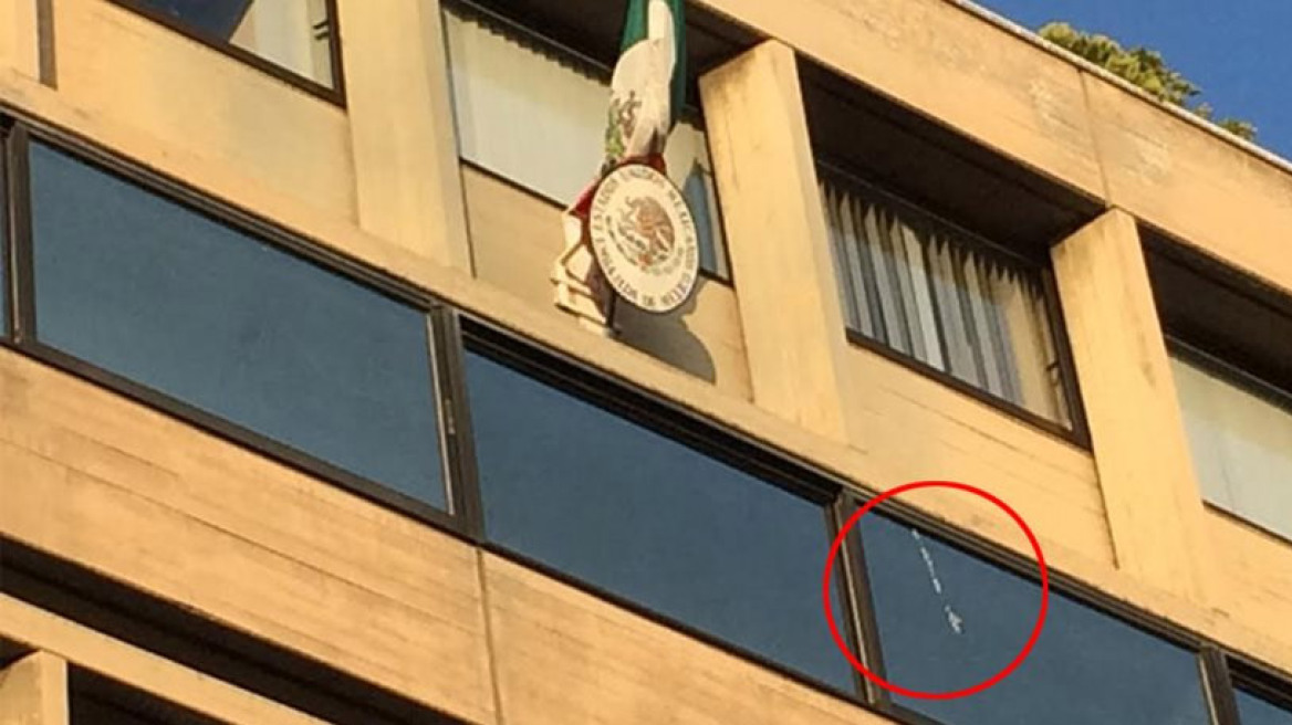 «Άρωμα» τρομοκρατίας στο χτύπημα με καλάνσικοφ στην πρεσβεία του Μεξικού