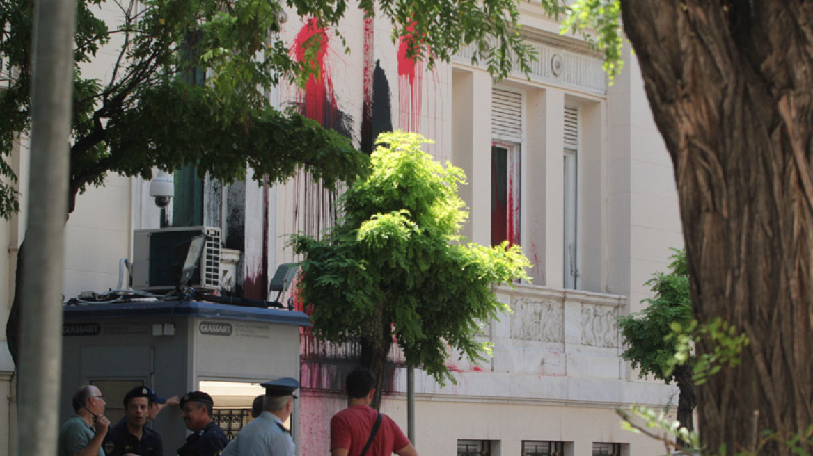 Τουρκία: Θα ζητήσουμε αποζημίωση για την επίθεση του "Ρουβίκωνα" στην πρεσβεία