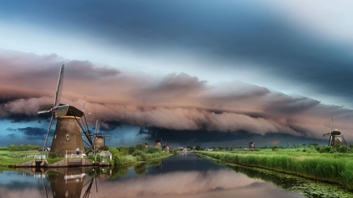 Εκπληκτικές εικόνες: Δείτε την καταιγίδα που «έδωσε» 100.000 κεραυνούς