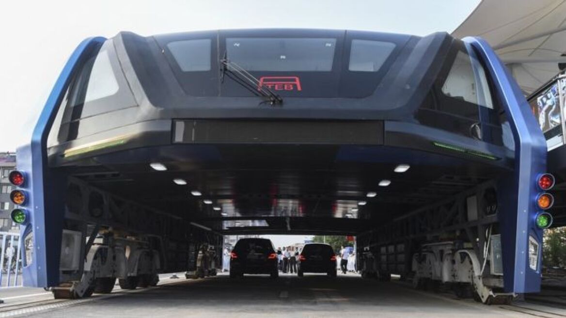 Τεχνολογικό θαύμα: Αυτά είναι τα νέα φουτουριστικά λεωφορεία της Κίνας!