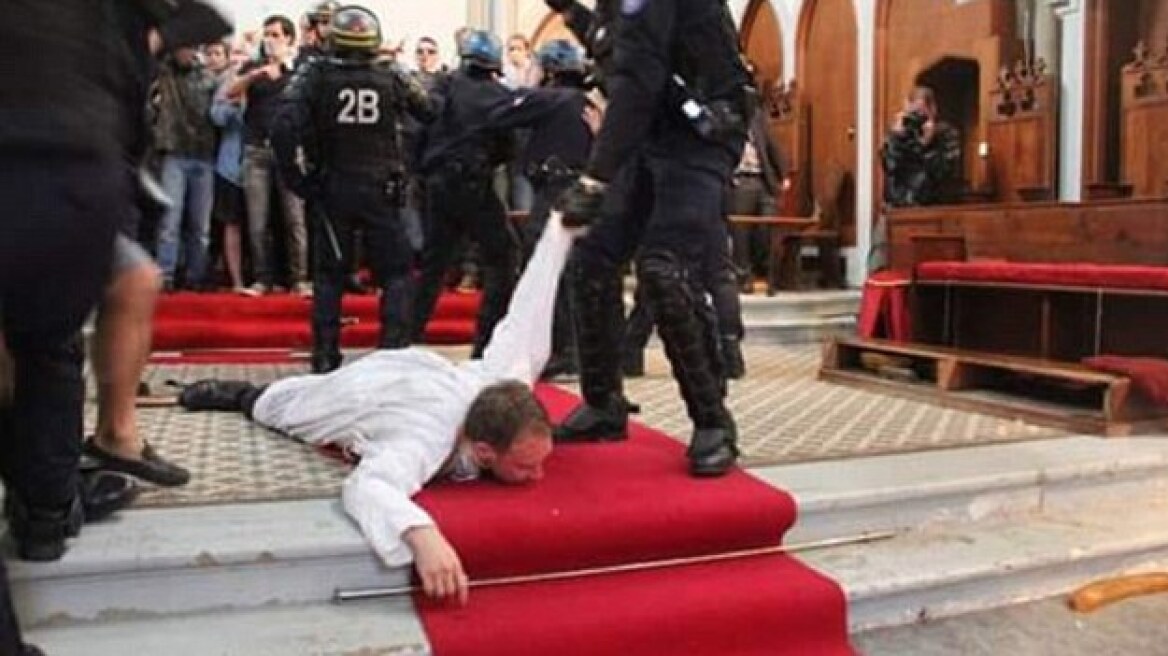 French police drag Catholic priest out of Church (video)