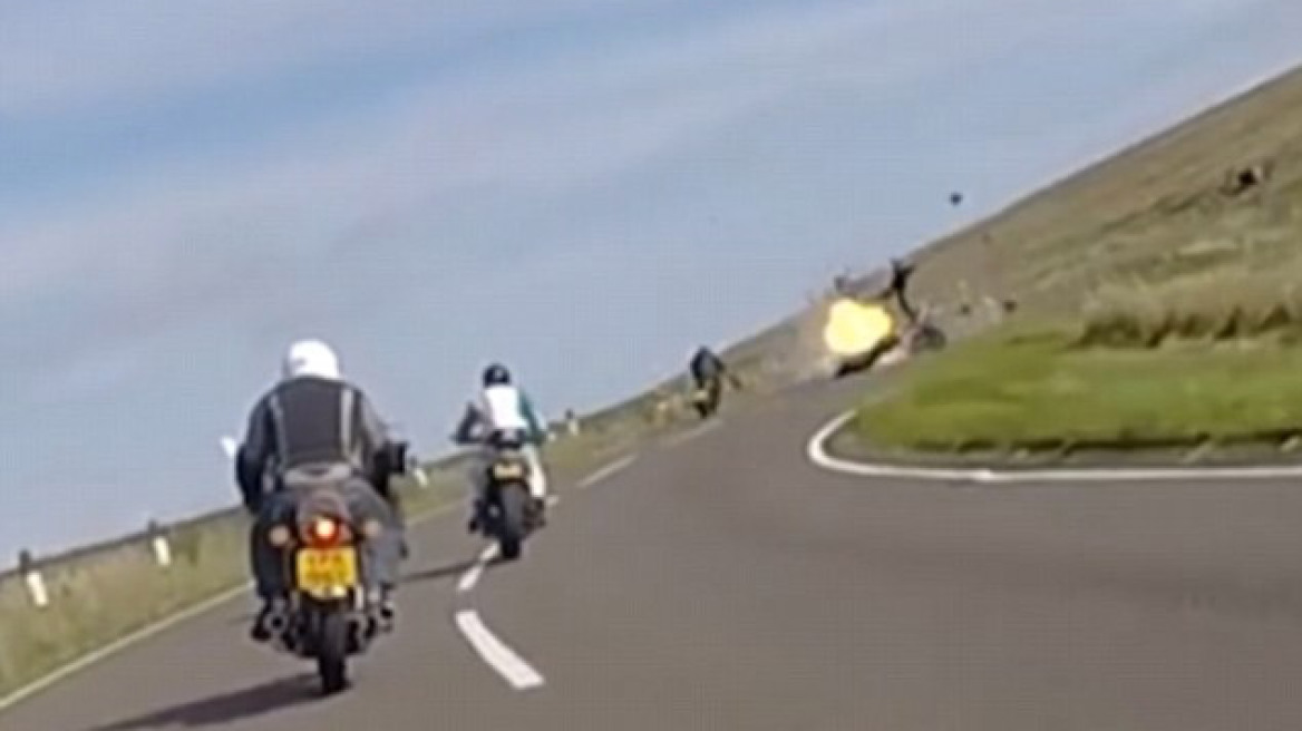 Βίντεο-σοκ: Η συγκλονιστική σύγκρουση δύο μοτοσικλετών