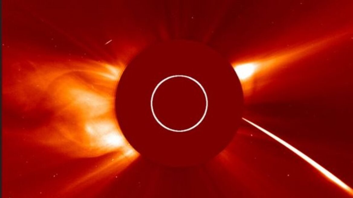 Κομήτης πέφτει με ταχύτητα στον Ήλιο σε σπάνιο βίντεο