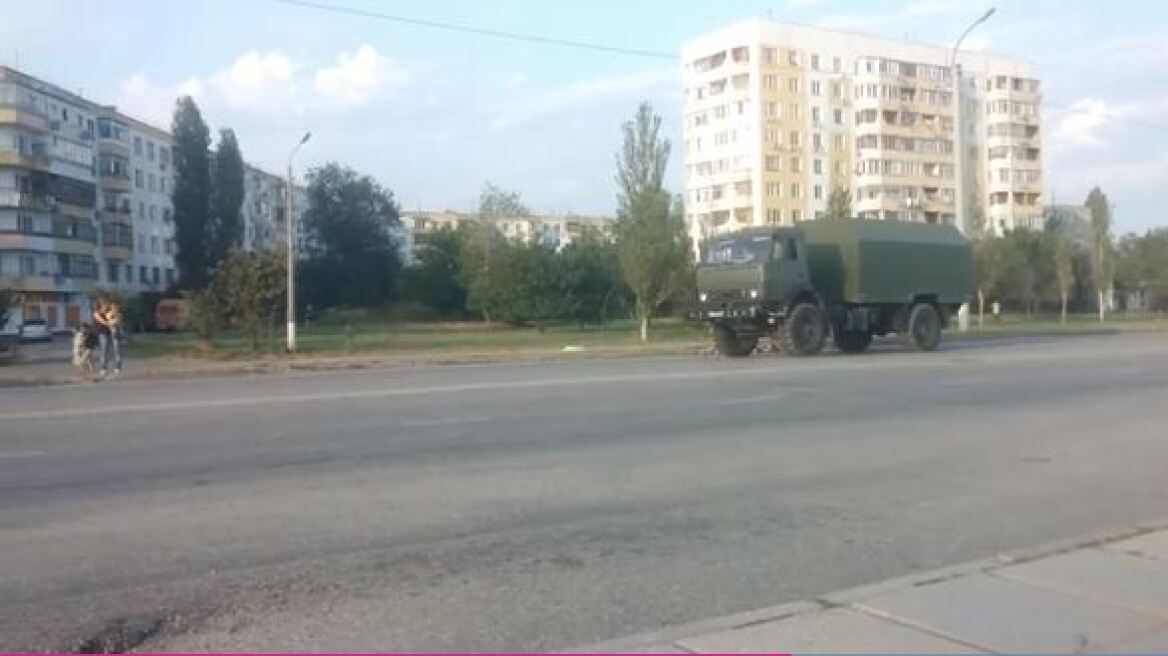 Η Ρωσία κατεβάζει στρατό στην Κριμαία, κατά μήκος των συνόρων με την Ευρώπη