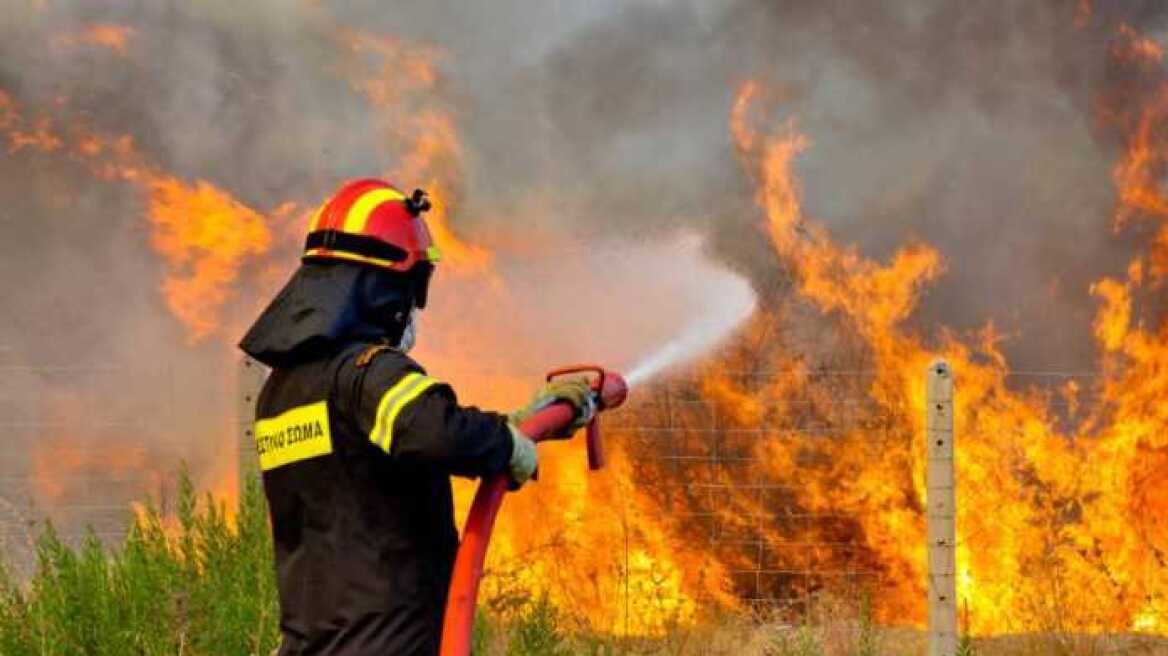 Για τρίτη φορά καίγεται η Εύβοια: Φωτιές σε Κάρυστο - Κύμη 