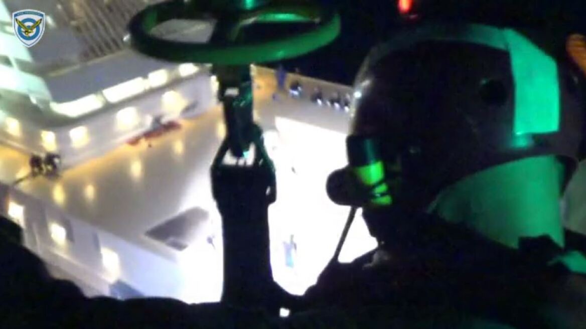 Βίντεο: Εντυπωσιακή νυχτερινή αεροδιακομιδή Ρωσίδας από κρουαζιερόπλοιο