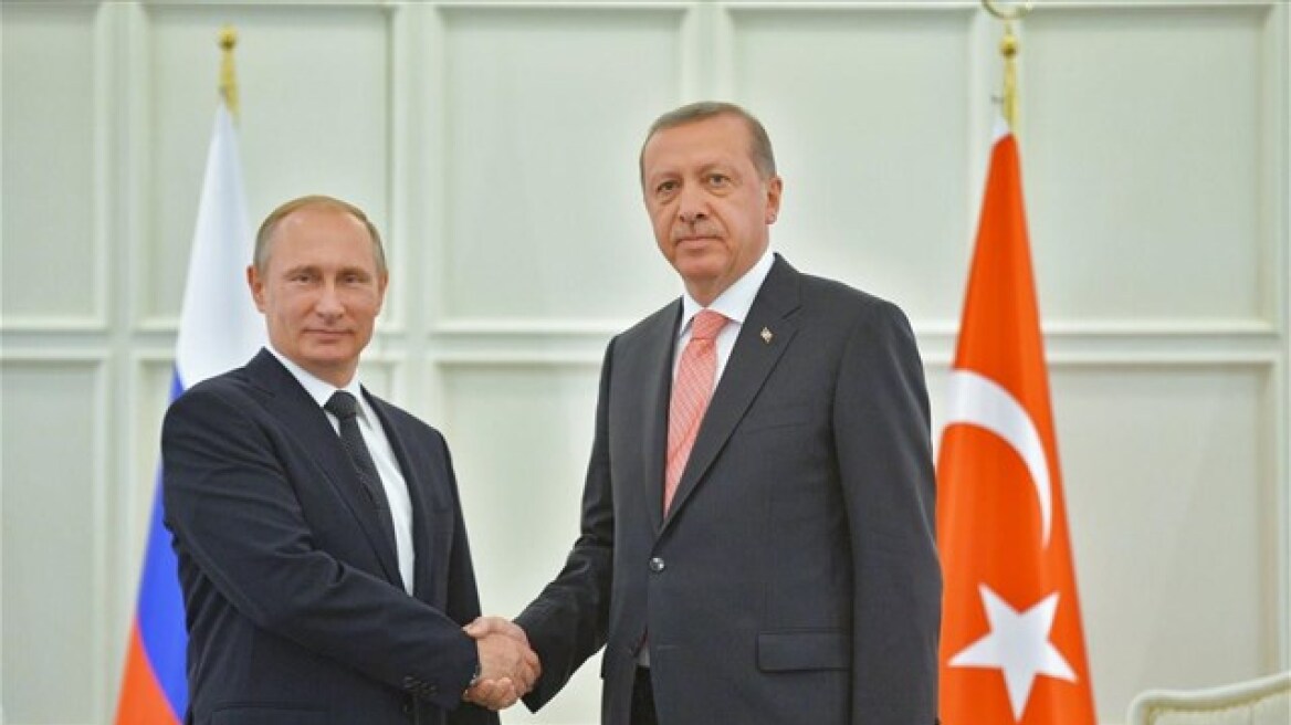 Ο Πούτιν άνοιξε την… αγκαλιά του στον Ερντογάν