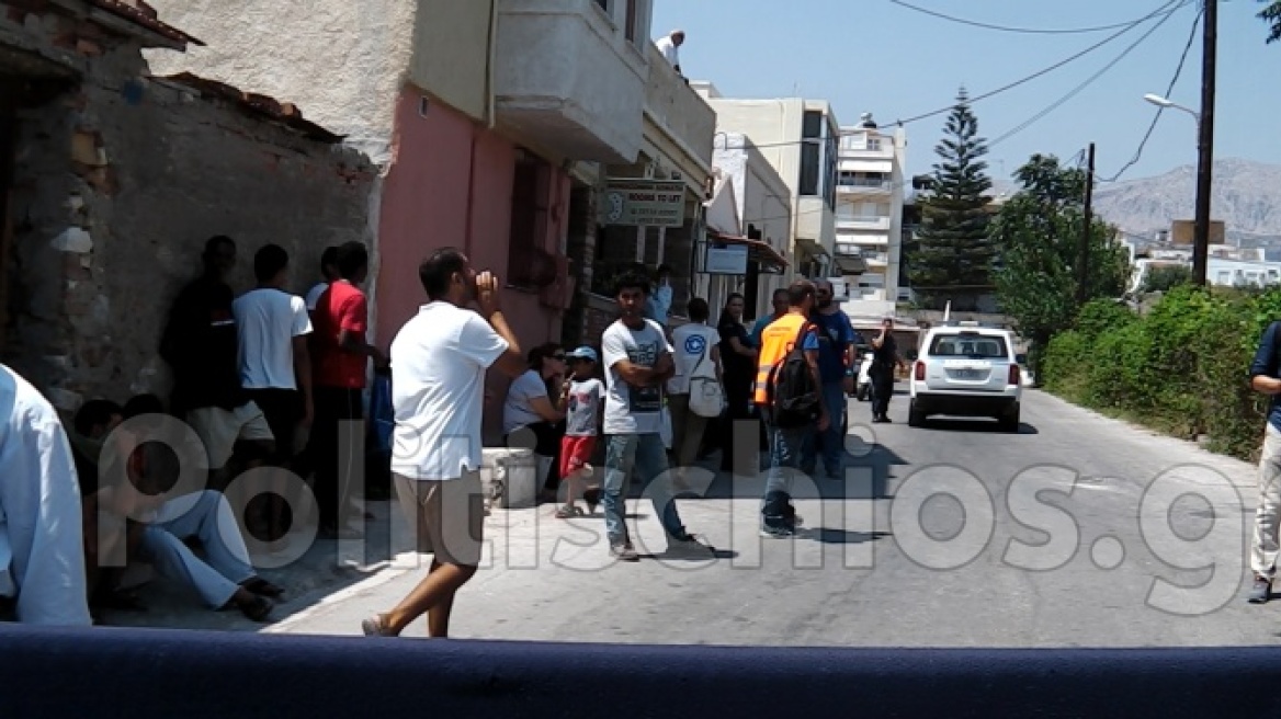 Μετανάστες ξεσηκώθηκαν στη Χίο - Εγκλώβισαν στο hotspot τους εργαζομένους