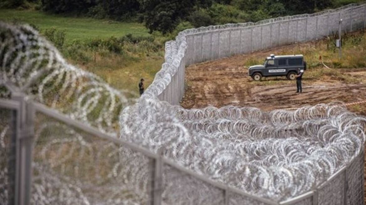 Bulgaria considers erecting a fence on borders with Greece to prevent refugee influx