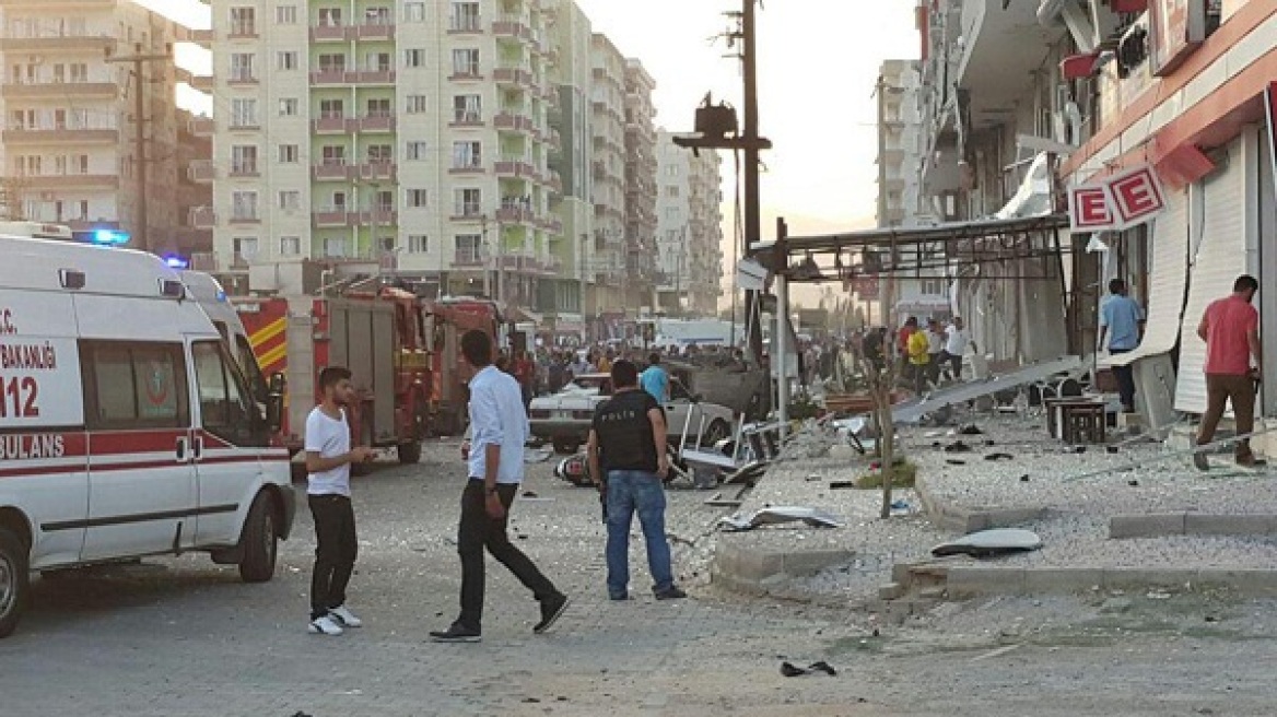 Φωτογραφίες: Δύο νεκροί και δεκάδες τραυματίες από έκρηξη σε νοσοκομείο στην Τουρκία