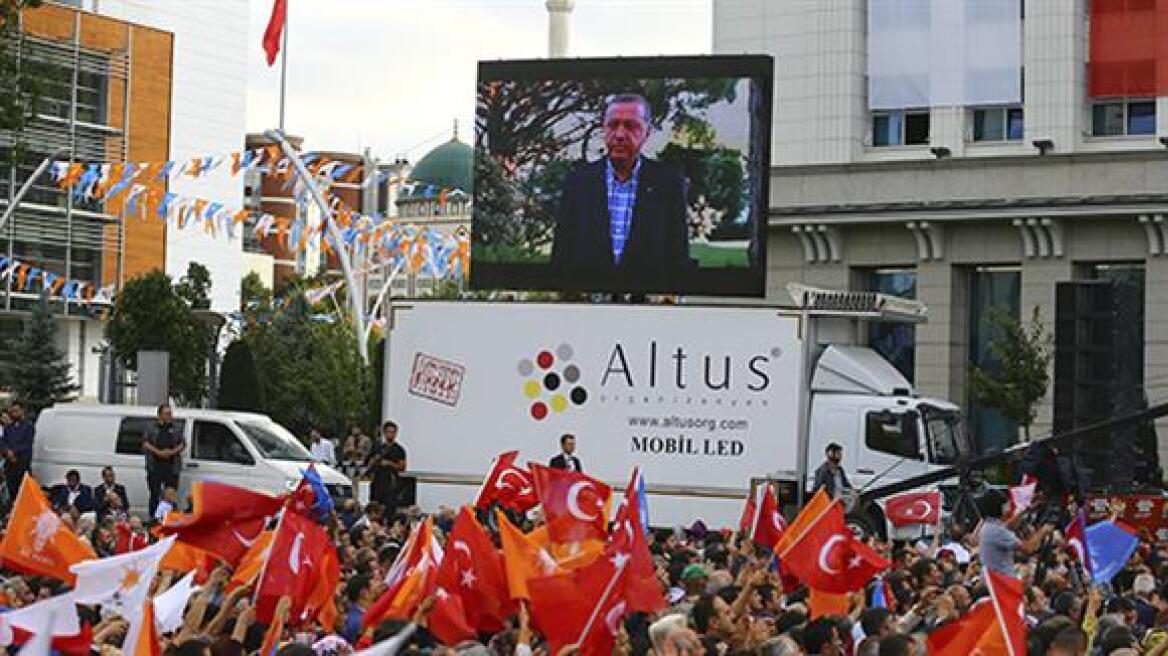 Ερντογάν: «Το πραξικόπημα της 15ης Ιουλίου ήταν η πιο άθλια απειλή στην ιστορία της Τουρκίας»