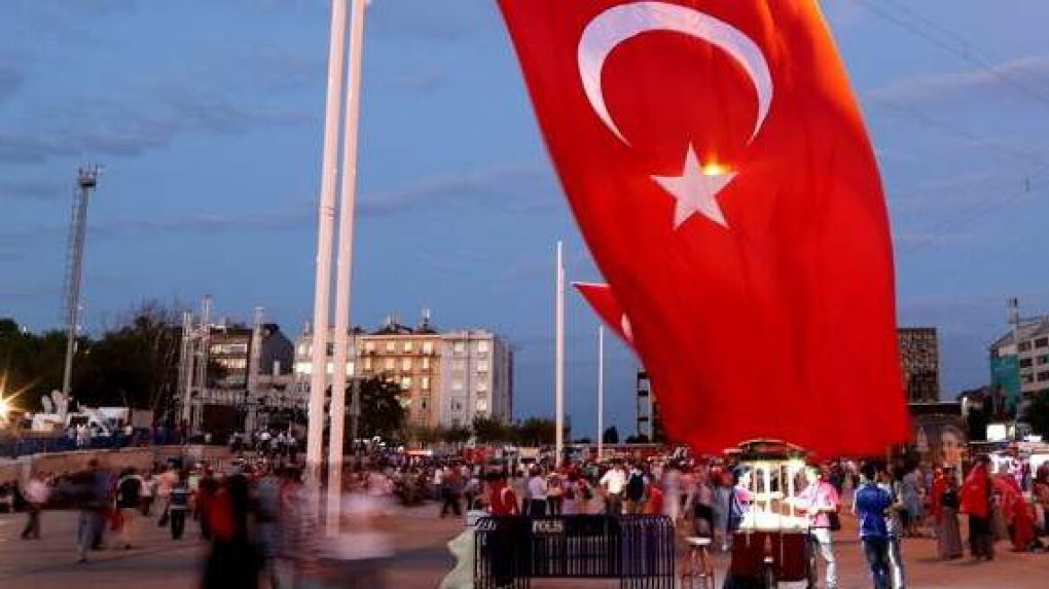 Τουρκία: Διάταγμα που θα επιτρέπει απολύσεις σε υπουργεία, ακτοφυλακή και στρατό