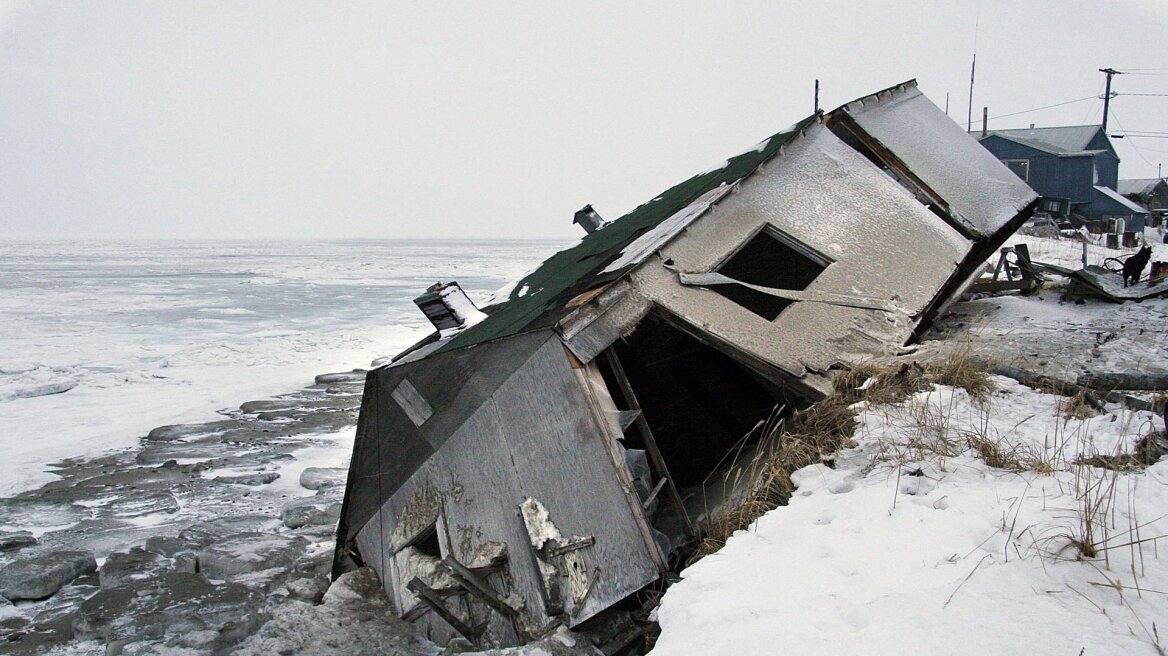 Χωριό στην Αλάσκα βυθίζεται στον παγωμένο ωκεανό