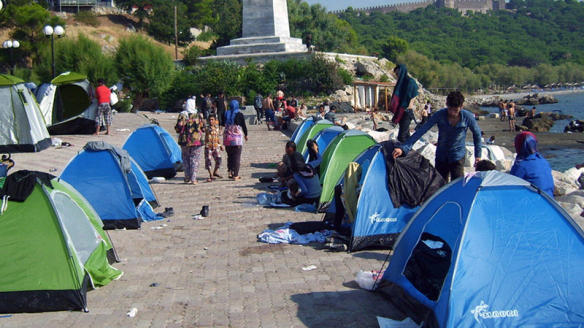 Ξενοδόχοι: Ρίχνουν στο μισό τις τιμές για να προσελκύσουν Έλληνες στα νησιά των προσφύγων!