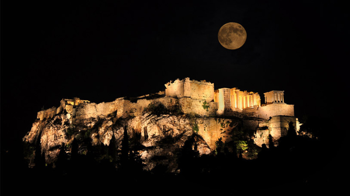 Πού να δείτε απόψε την αυγουστιάτικη πανσέληνο