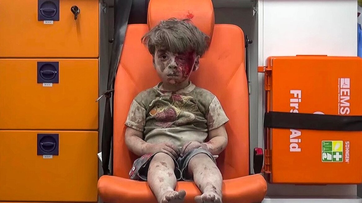 Δεν είχε ιδέα τι είχε συμβεί: Μιλά ο φωτογράφος για τον 5χρονο-σύμβολο του πολέμου στη Συρία