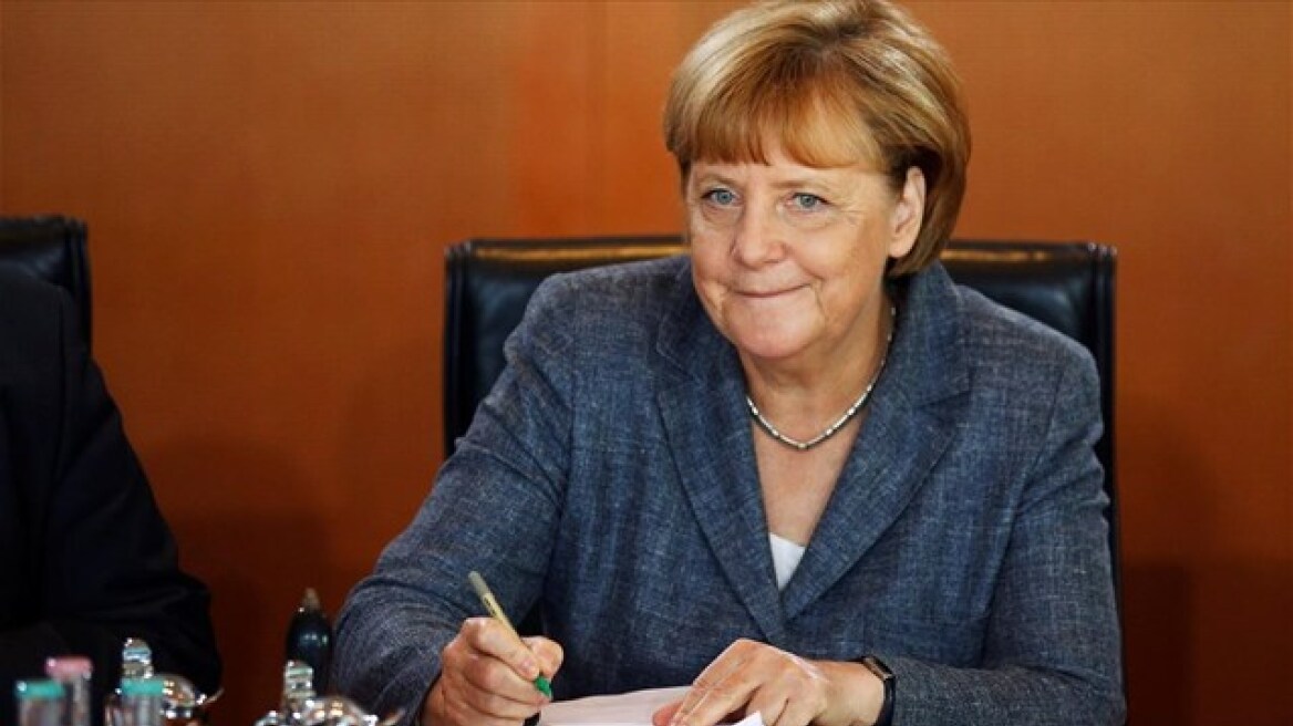 Merkel lauds Turkey over stance on refugee crisis