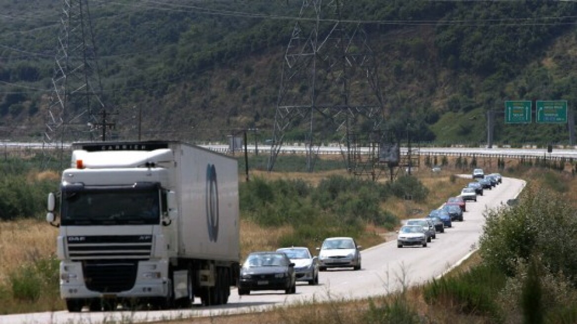 Κλήση και 1.000 ευρώ στα φορτηγά που κινούνται χωρίς άδεια στο παράπλευρο οδικό δίκτυο