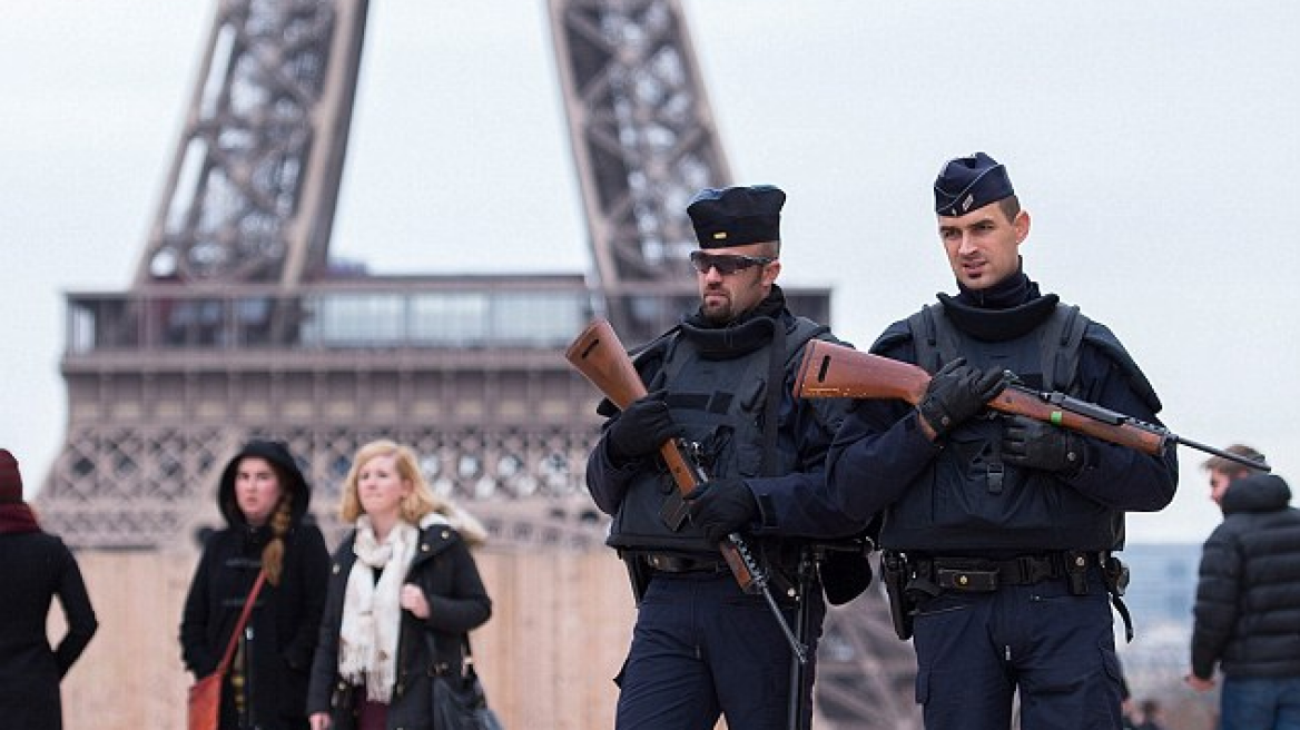 Σχεδόν ένα δισ. ευρώ έχασε το Παρίσι μετά τα τρομοκρατικά χτυπήματα