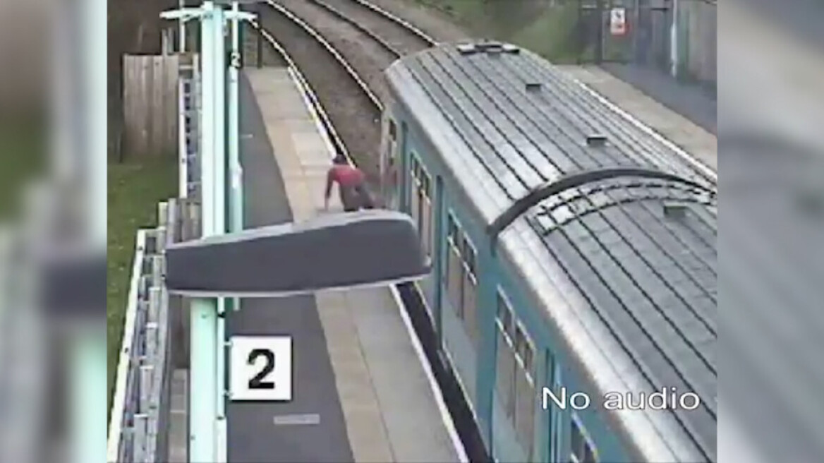 Βίντεο σοκ: 14χρονος πηδάει μπροστά σε τρένο για να το κάνει να σταματήσει