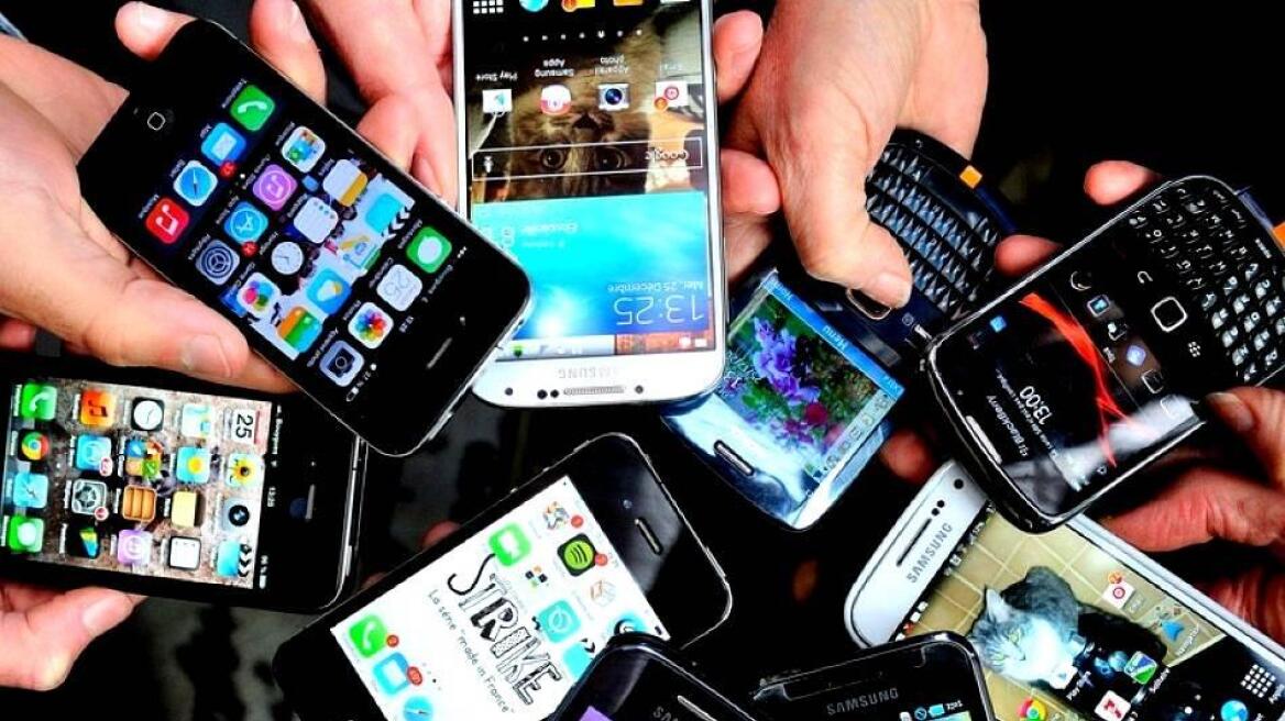Οι κάτοχοι των κινητών τηλεφώνων παρακολουθούνται μέσω… της μπαταρίας!