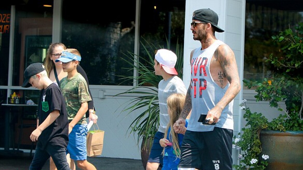 David Beckham: Για πρωινό με τα παιδιά του - Την παράσταση έκλεψε η μικρή Harper 