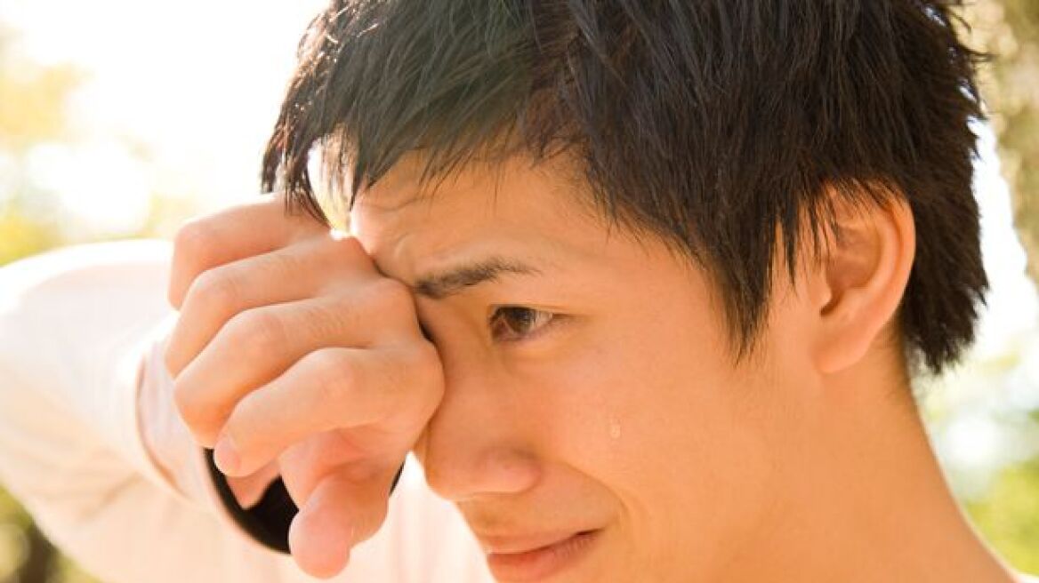 Στην Ιαπωνία νοικιάζουν αγόρια που κλαίνε για να κάνουν τους εργαζομένους να συγκινηθούν