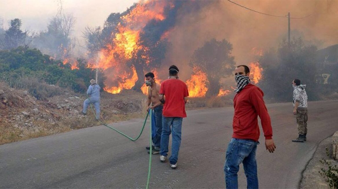 Chios wildfire rages (videos)