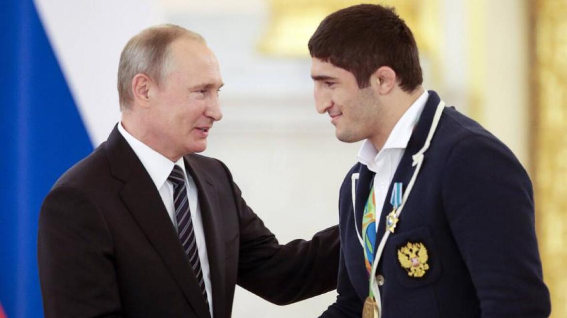 Ο Πούτιν κέρασε σαμπάνια και από μία... BMW τους Ρώσους Ολυμπιονίκες