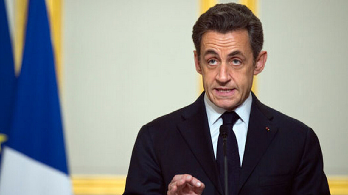 Γαλλία: Συνταγματική... αναθεώρηση για να απαγορεύσει το... μπουρκίνι θέλει ο Σαρκοζί