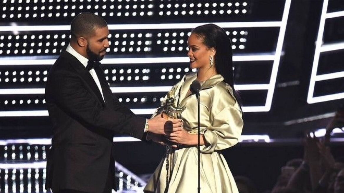 Rihanna: Η παγωμένη αντίδραση στην δημόσια ερωτική εξομολόγηση του Drake 