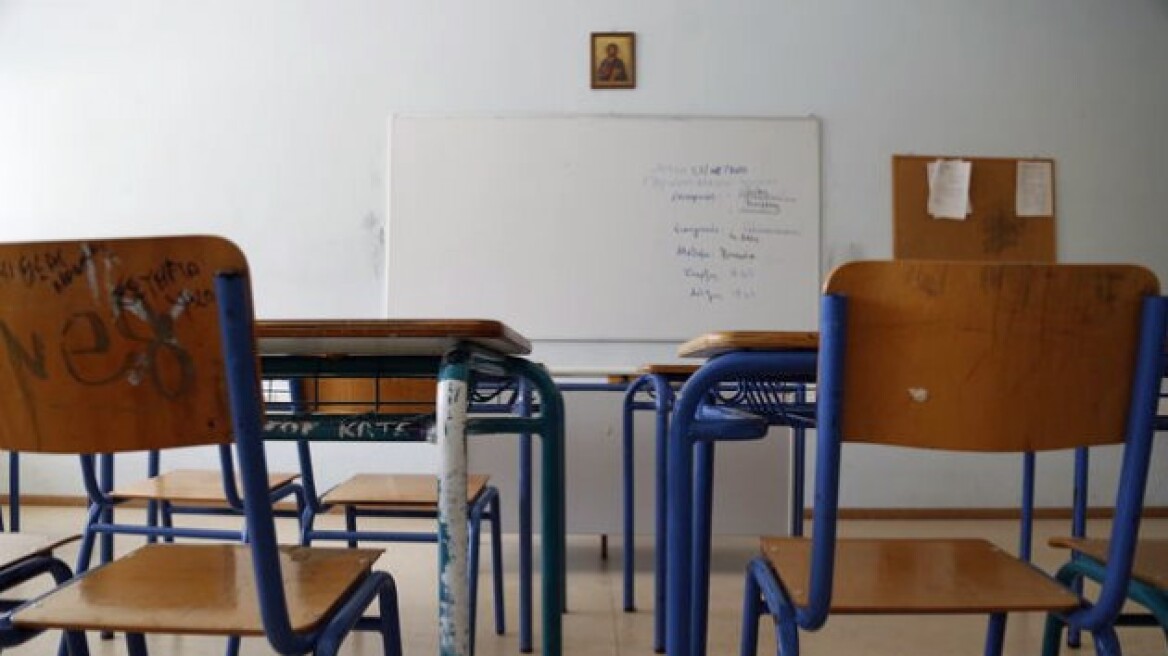 Γκάφα της κυβέρνησης απειλεί να αφήσει χωρίς σύνταξη χιλιάδες εκπαιδευτικούς