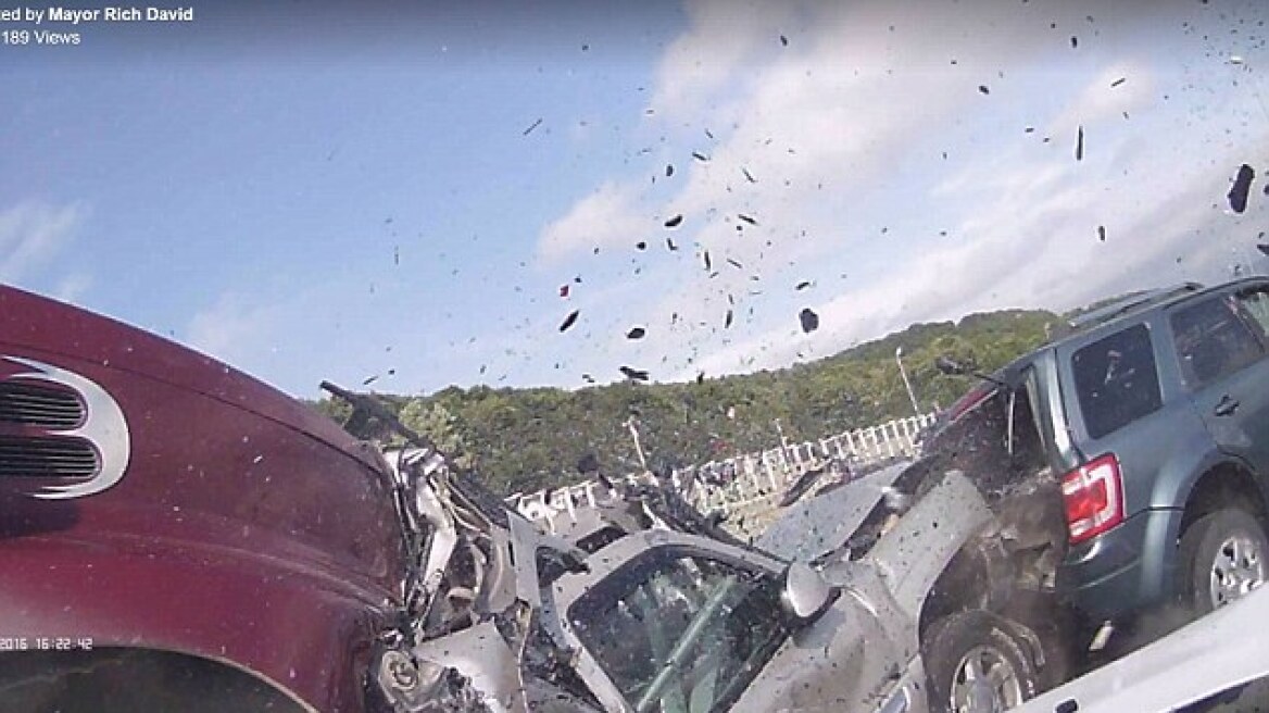 Βίντεο: «Τρελό» φορτηγό τα κάνει λαμπόγυαλο σε αυτοκινητόδρομο της Νέας Υόρκης