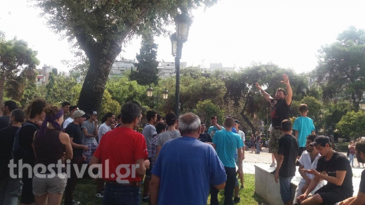 Θεσσαλονίκη: Πρόσφυγες διέκοψαν την κυκλοφορία στην εθνική οδό 
