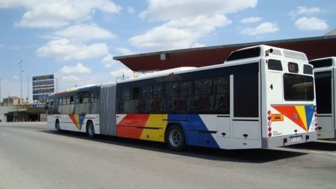 Θεσσαλονίκη: Οδηγός λεωφορείου βοήθησε μητέρα πρόσφυγα και καταχειροκροτήθηκε