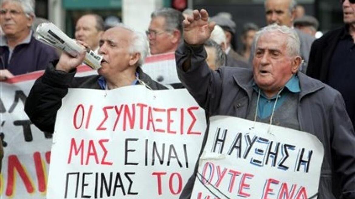 Συγκέντρωση διαμαρτυρίας συνταξιούχων για τη «σφαγή» στις επικουρικές