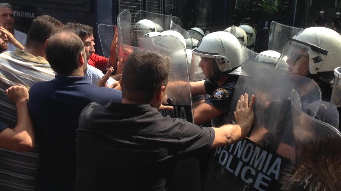 Ένταση στην πορεία των εργαζομένων του ξενοδοχείου Athens Ledra	