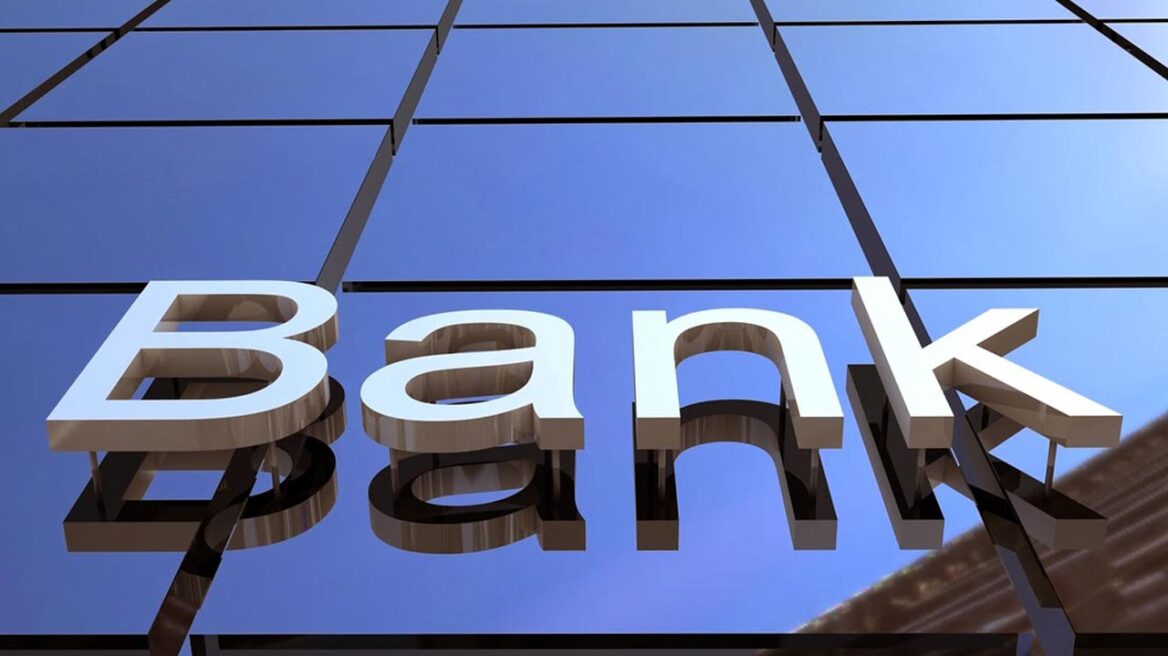 Bloomberg: Zητούνται τραπεζίτες για τις ελληνικές τράπεζες