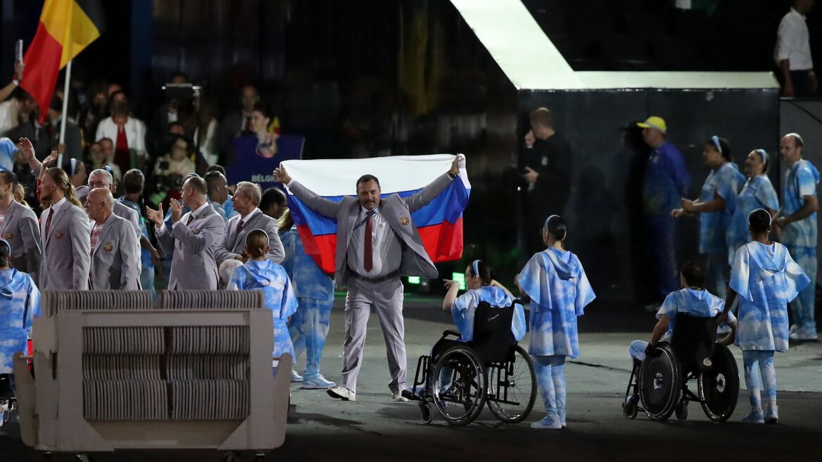 Αποβλήθηκε από τους Παραολυμπιακούς ο Λευκορώσος που σήκωσε ρωσική σημαία στην τελετή έναρξης