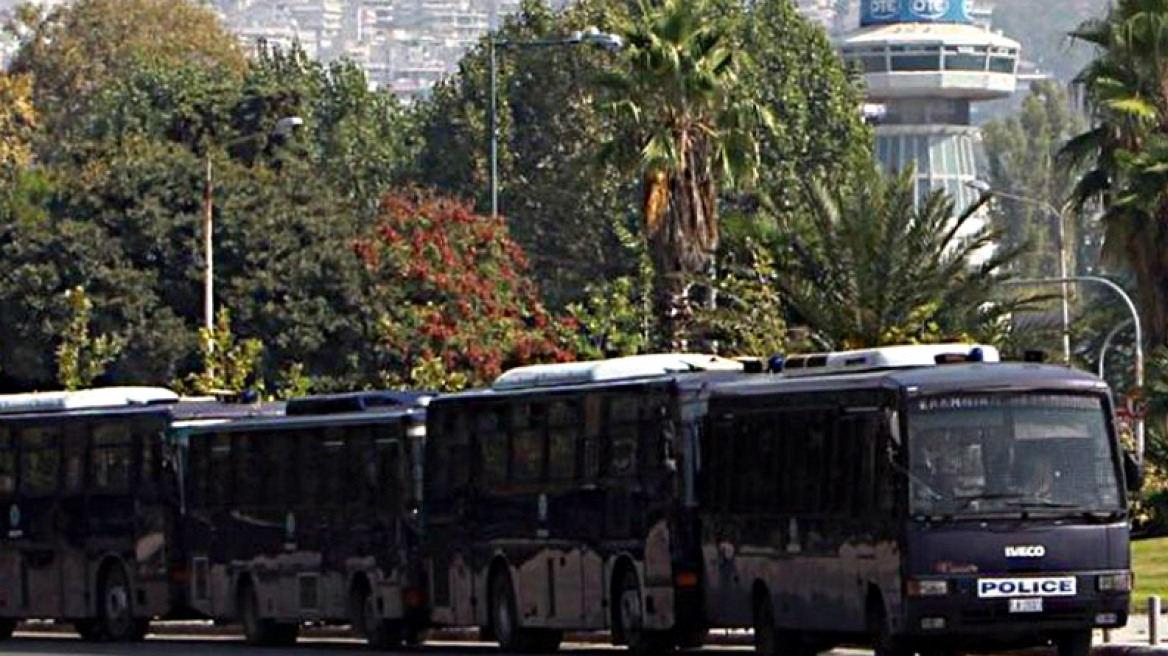 Σε κλοιό διαδηλωτών και με 5.000 αστυνομικούς ο Τσίπρας στη ΔΕΘ