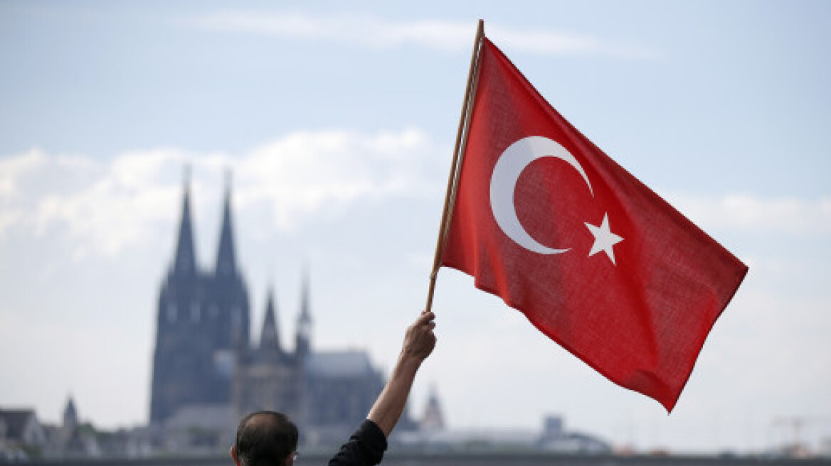 Τουρκία: Βρήκαν πάνω από μισό τόνο εκρηκτικών σε νεκροταφείο!