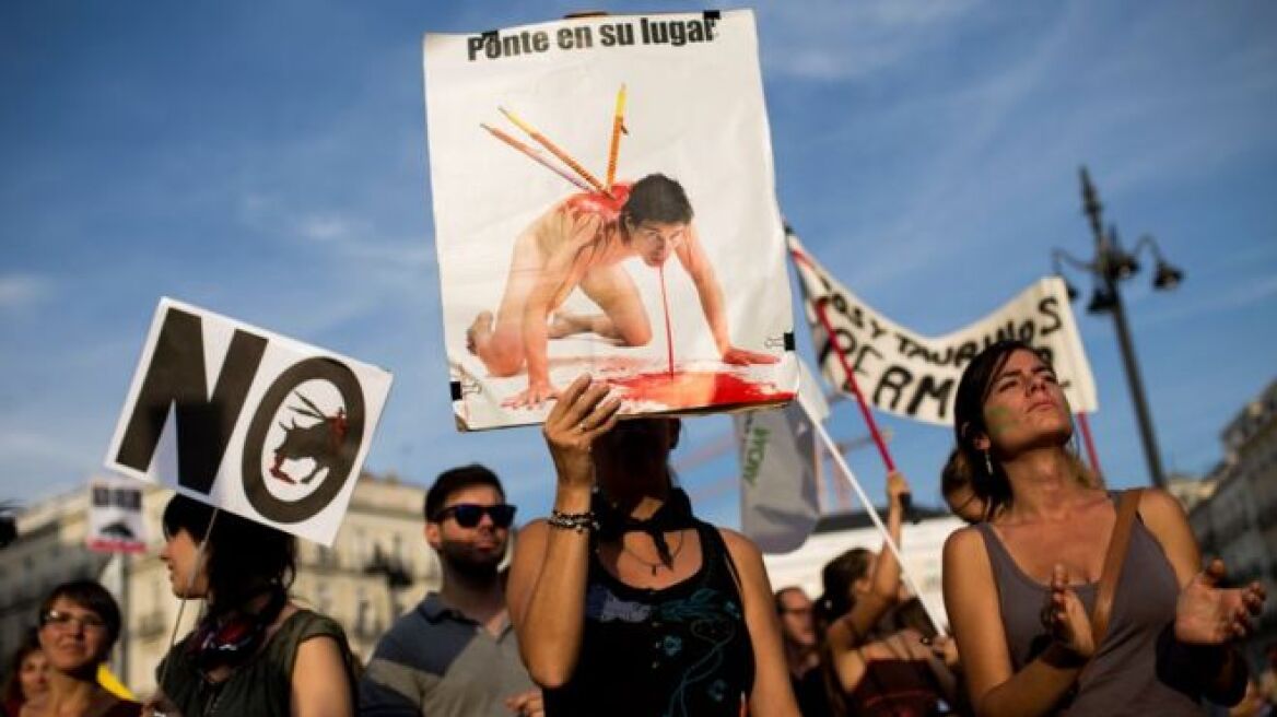 Βίντεο: Μεγάλες διαδηλώσεις κατά των ταυρομαχιών στη Μαδρίτη